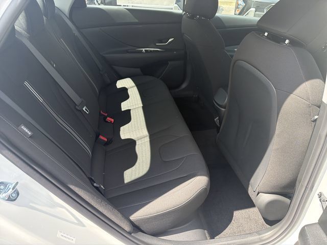 New 2026 Hyundai Elantra Hybrid FWD image 17