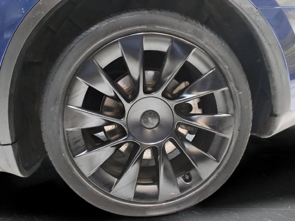 Used 2023 Tesla Model Y Long Range AWD/4WD image 29