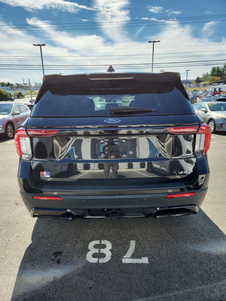 Used 2025 Ford Explorer ST-Line w/ ST-Line Street Pack AWD/4WD image 15