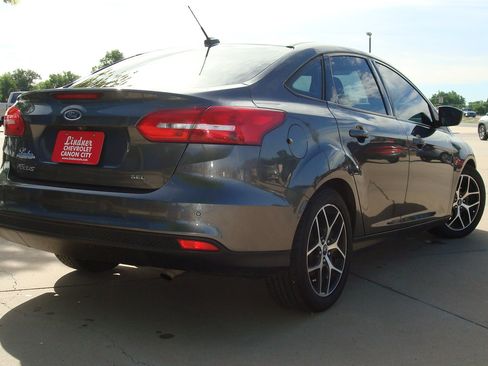 Used 2018 Ford Focus SEL FWD image 4