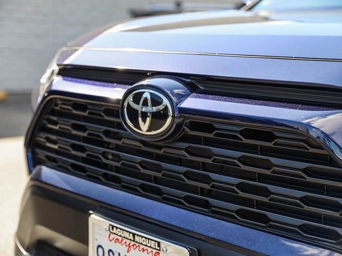 Used 2025 Toyota RAV4 XLE FWD image 11