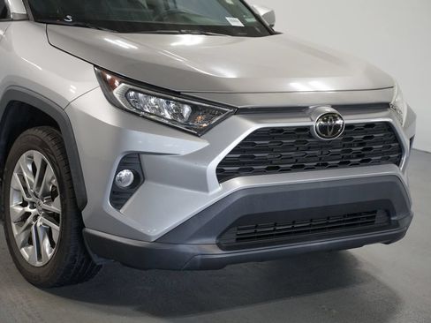 Used 2021 Toyota RAV4 XLE Premium FWD image 4