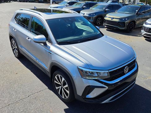 Certified 2023 Volkswagen Taos SE w/ Panoramic Sunroof Package AWD/4WD image 7