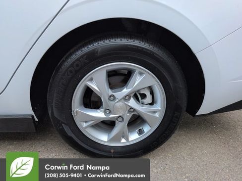 Used 2023 Hyundai Elantra SEL FWD image 31