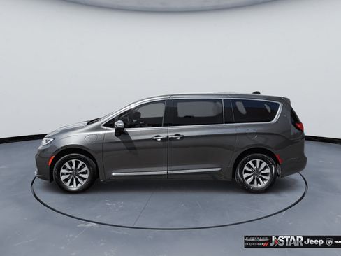 Used 2023 Chrysler Pacifica Limited FWD image 8