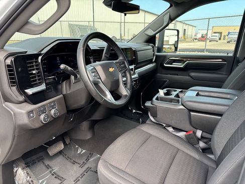 Used 2025 Chevrolet Silverado 2500 LT w/ Convenience Package AWD/4WD image 10