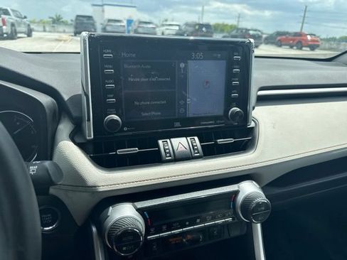 Used 2021 Toyota RAV4 Limited FWD image 7