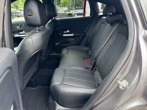 Used 2025 Mercedes-Benz GLA 250 4MATIC image 13