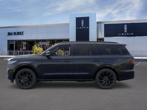 New 2026 Lincoln Navigator Reserve AWD/4WD image 3