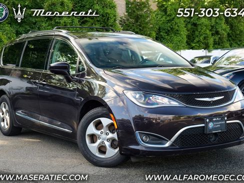 Used 2017 Chrysler Pacifica Touring-L Plus w/ Advanced Safetytec Group FWD image 1