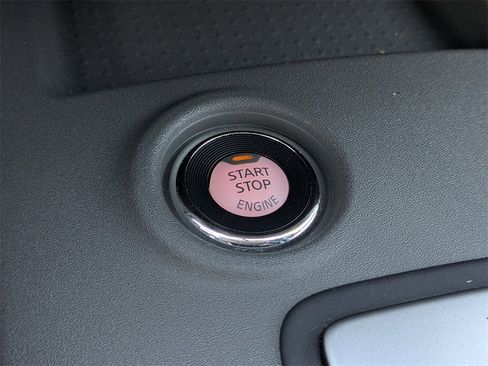 Used 2021 Nissan Frontier SV image 28