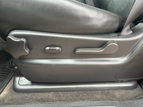 Used 2013 Chevrolet Avalanche LT image 16