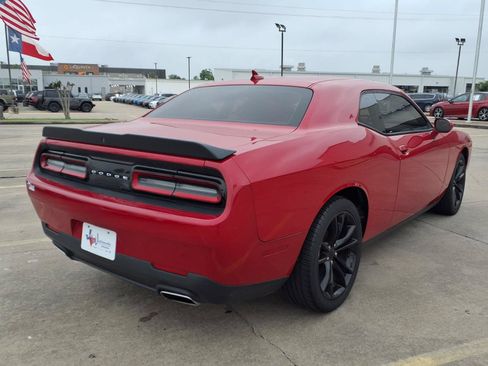 Used 2016 Dodge Challenger SXT w/ Blacktop Package RWD image 5