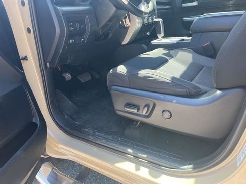 Used 2017 Toyota Tundra SR5 w/ SR5 Upgrade Package image 13