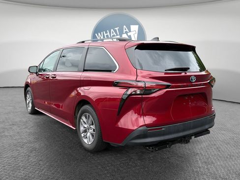 Used 2022 Toyota Sienna XLE FWD image 6