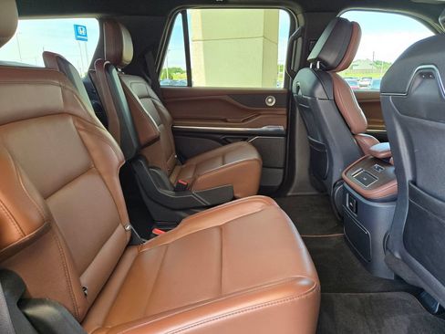 Used 2025 Lincoln Navigator Reserve AWD/4WD image 28