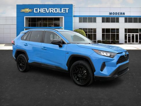 Used 2021 Toyota RAV4 LE image 5