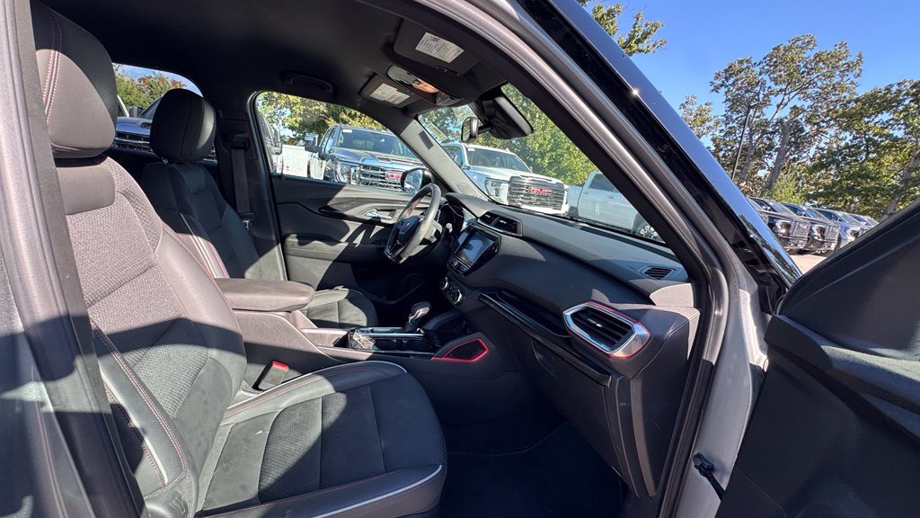 Used 2023 Chevrolet TrailBlazer RS w/ Convenience Package AWD/4WD image 9