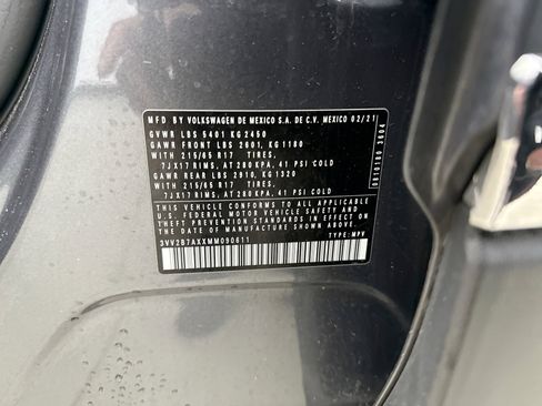 Used 2021 Volkswagen Tiguan SE w/ Panoramic Sunroof Package image 21