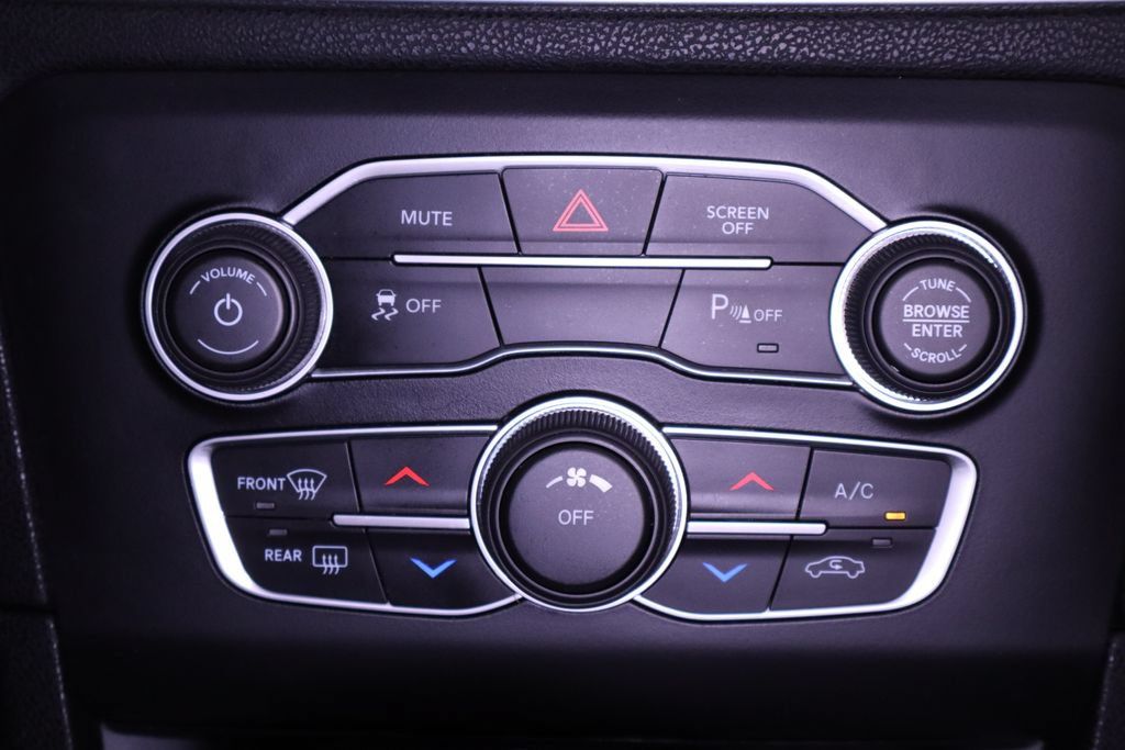 Used 2020 Dodge Charger SXT RWD image 21
