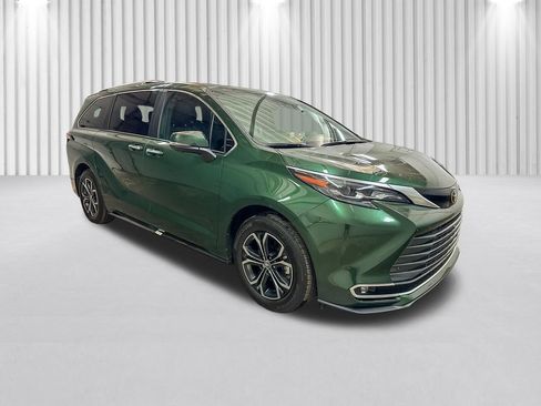 Used 2026 Toyota Sienna Platinum AWD/4WD image 2