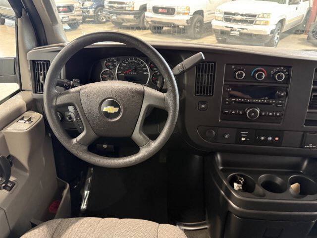 Used 2017 Chevrolet Express 3500 LT w/ LT Preferred Equipment Group RWD image 17