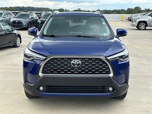 Certified 2022 Toyota Corolla Cross XLE image 2
