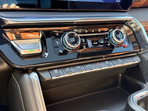 Used 2024 GMC Sierra 3500 Denali Ultimate image 33