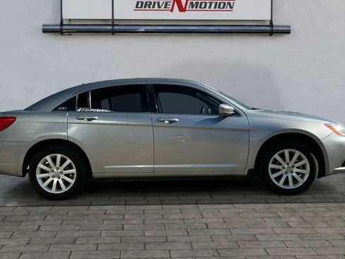 Used 2014 Chrysler 200 Touring image 3