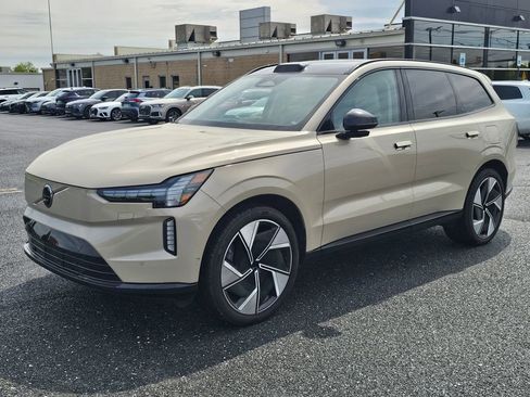 Used 2025 Volvo EX90 Ultra AWD/4WD image 16