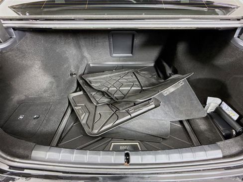 Used 2025 BMW 760i xDrive image 27