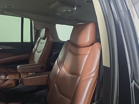 Used 2019 Cadillac Escalade ESV Luxury image 14