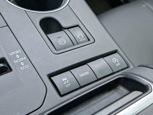 Used 2022 Toyota Highlander XLE image 30