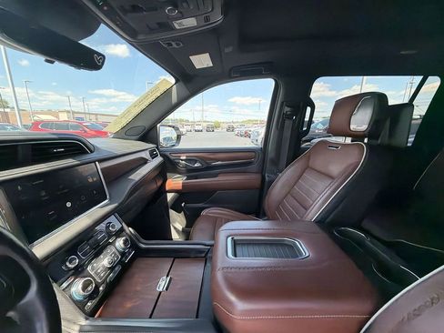 Used 2023 GMC Yukon XL Denali Ultimate AWD/4WD image 11