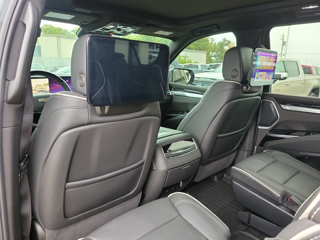 Used 2026 Cadillac Escalade ESV Sport w/ LPO, ONYX Package AWD/4WD image 15