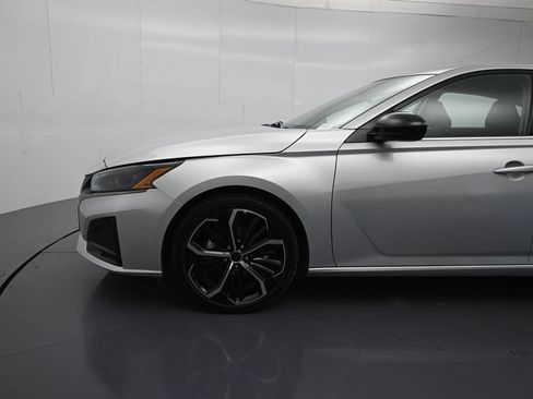 Certified 2024 Nissan Altima 2.5 SR FWD image 9