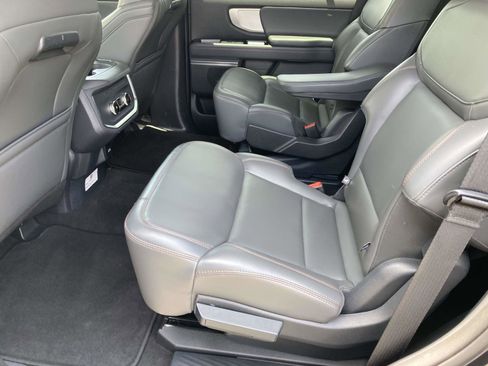 Used 2025 Ford Expedition Active RWD image 16
