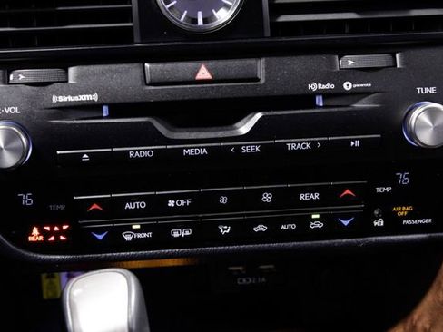 Used 2022 Lexus RX 350L Premium image 31