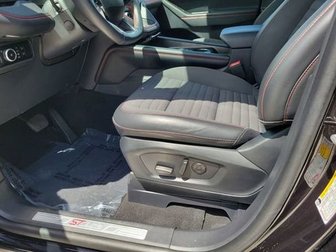 Used 2025 Ford Explorer ST-Line w/ Premium Package image 12