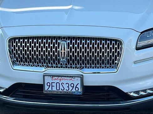 Used 2022 Lincoln Nautilus Reserve w/ Equipment Group 202A AWD/4WD image 3