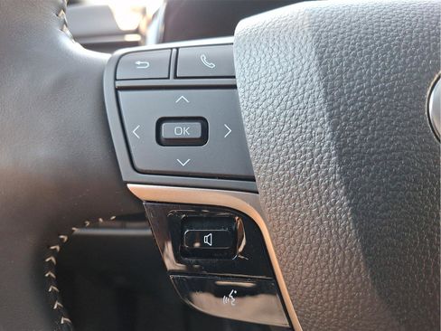 Used 2025 Toyota Camry SE w/ Convenience Package FWD image 20
