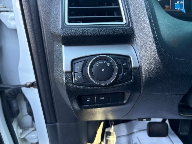 Used 2017 Ford Explorer XLT w/ Equipment Group 201A AWD/4WD image 21