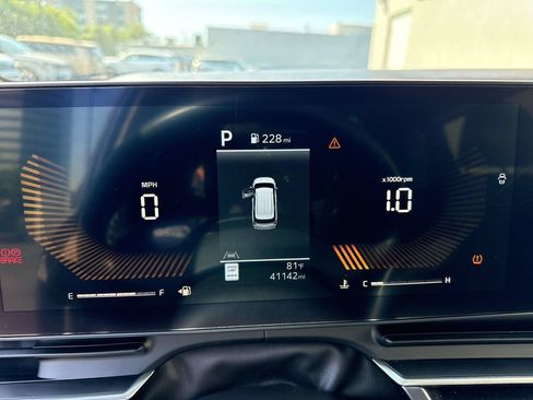Certified 2025 Kia Carnival FWD image 24