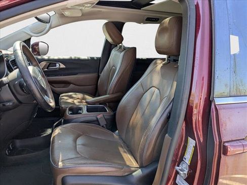 Used 2017 Chrysler Pacifica Limited w/ UConnect Theater Package image 8