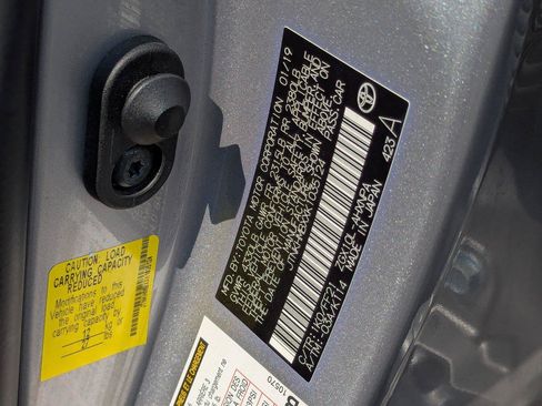 Used 2019 Toyota C-HR XLE FWD image 35