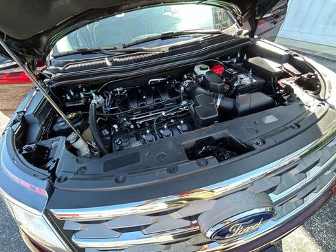 Used 2018 Ford Explorer XLT w/ Equipment Group 202A image 33