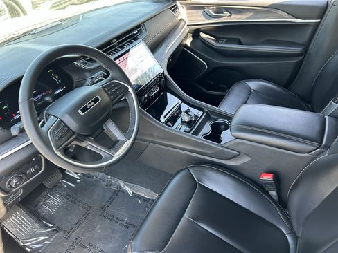 Used 2024 Jeep Grand Cherokee Limited 4xe AWD/4WD image 16