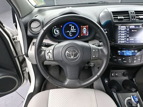 Used 2012 Toyota RAV4 EV image 23