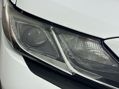 Used 2020 Toyota Camry SE image 37