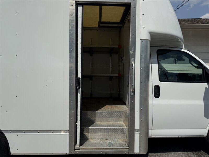 Used 2021 Chevrolet Express 3500 w/ Power Convenience Package RWD image 2